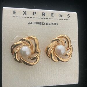 ALFRED SUNG Gold Swirl Earrings with Pearl